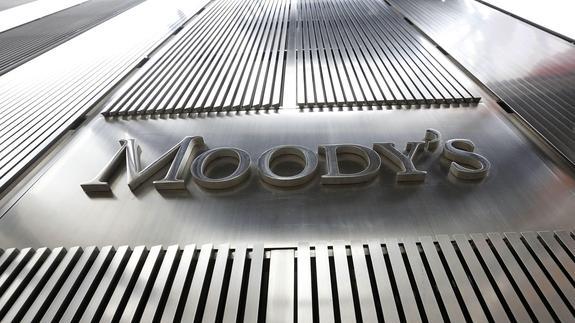 Logo de Moody's en la sede de la compañía de Nueva York.