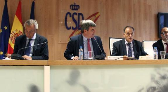 El presidente del CSD, Miguel Cardenal (c). 