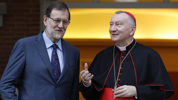 Mariano Rajoy recibe a Pietro Parolin en el Palacio de la Moncloa.