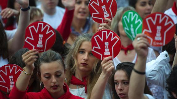 Concentración en Pamplona en repulsa por las agresiones sexistas. 