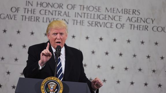 Donald Trump, durante su visita a la sede de la CIA.
