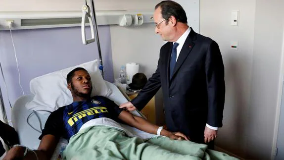 El presidente Hollande ha visitado a Theo en el hospital.