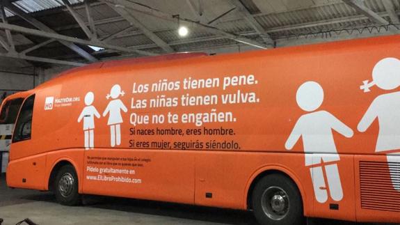 La Policía Municipal de Madrid inmoviliza al autobús de Hazteoír