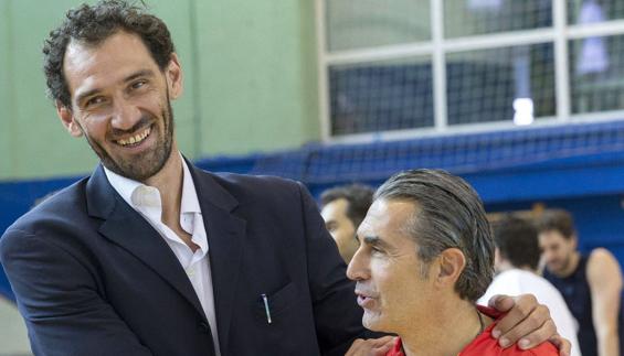 El presidente de la FEB, Jorge Garbajosa, junto al seleccionador Sergio Scariolo. 