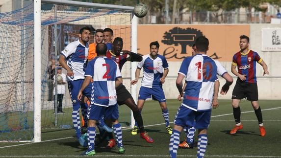 Cheikh Saad, el futbolista que denunció el caso, durante el encuentro ante el Sabadell. 