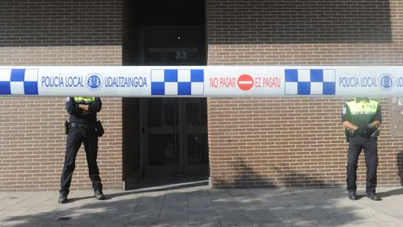 Agentes de Policía durante un deshaucio.