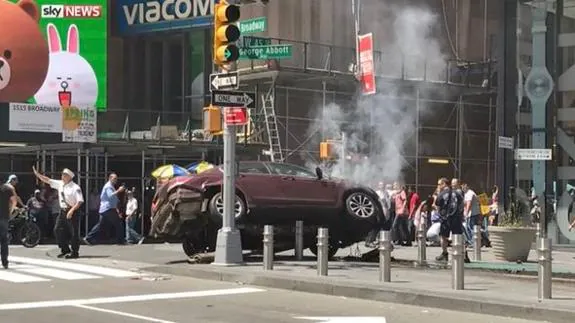 Imagen del vehículo que ha arrollado a varios peatones en Times Square.