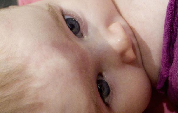 La lactancia materna también protege a la madre del ictus y el infarto