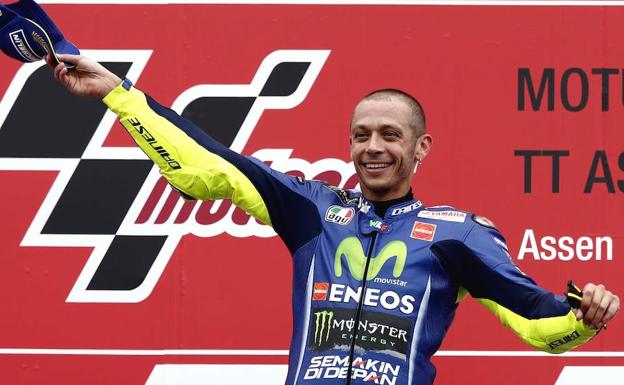 Valentino Rossi, en el podio de Assen. 