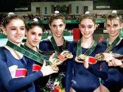 Tania, junto al resto del equipo que consiguió la medalla de oro en los Juegos Olímpicos de Atlanta, en agosto de 1996./ Efe