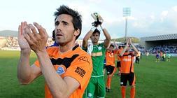 Sendoa y el resto del plantel alavesista agradece el apoyo de la afición desplazada a Jaén. / I. Aizpuru