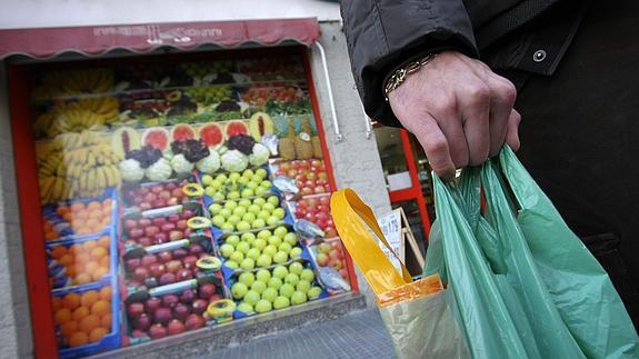 Cada español usa una media de 133 bolsas al año.