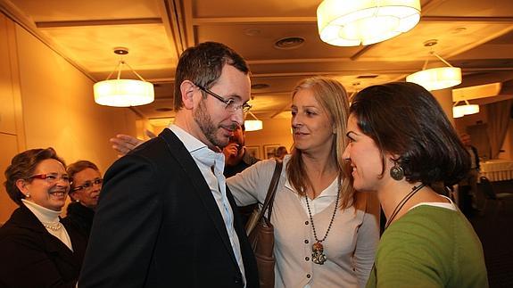 Maroto y Comerón comparten una mirada cómplice el día en que el alcalde obtuvo su acta como parlamentario vasco. 