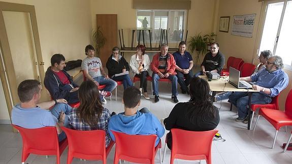 Imagen de archivo de los asistentes al taller de habilidades sociales de la comunidad terapéutica de Proyecto Hombre 