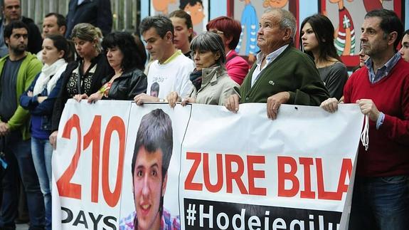 Durante el acto se ha destapado un mural hecho por escolares. 