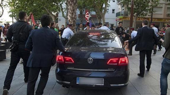 El coche de Montoro, a la salida del mitin.