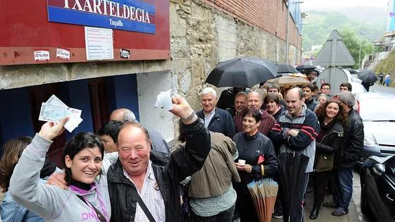 La afición del Eibar no se quiere perder el partido ante el Lugo.