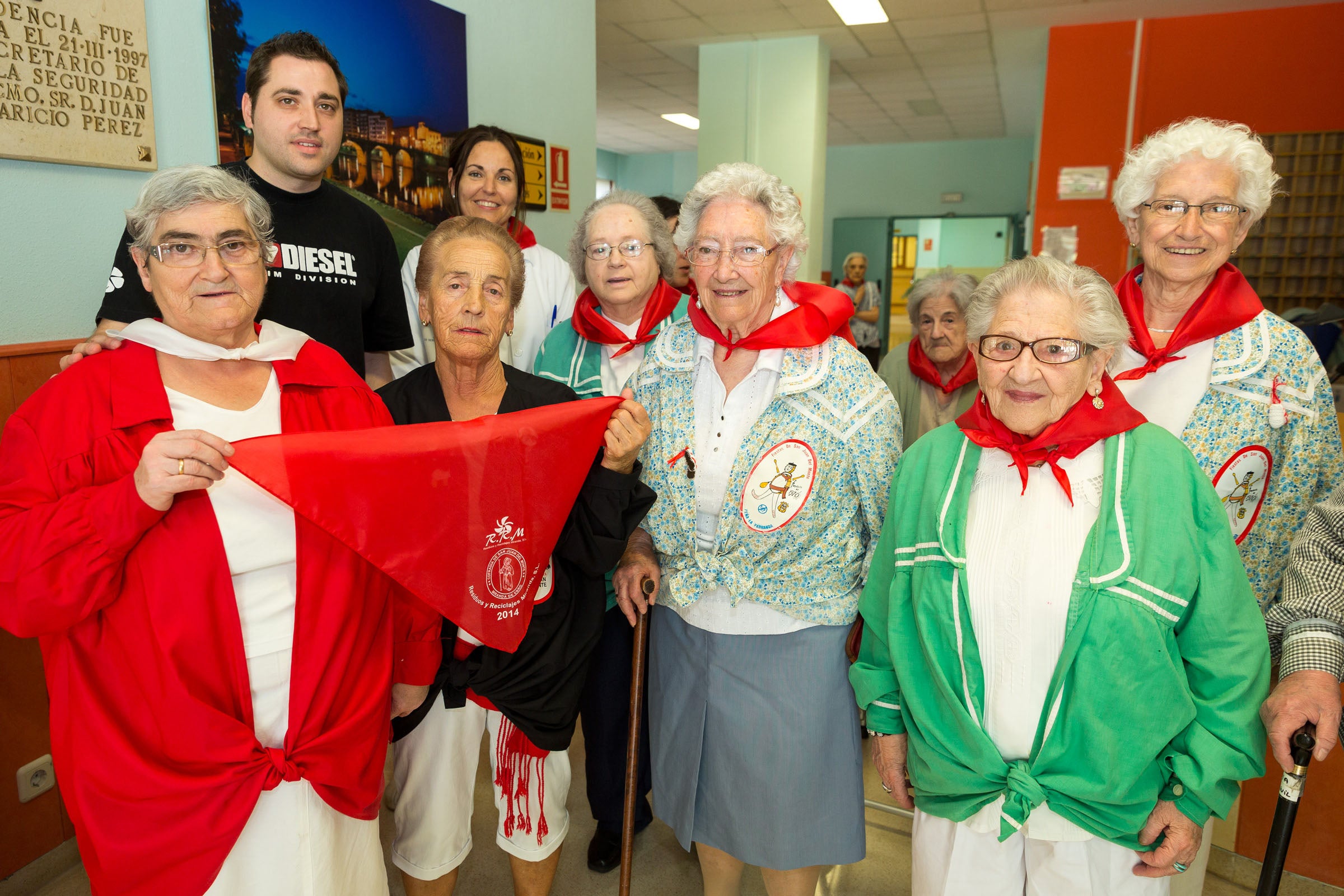 Los más veteranos fueron ayer los auténticos protagonistas con el reconocimiento de la Cofradía de San Juan del Monte.