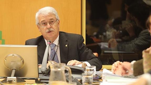 El presidente del Tribunal de Cuentas, hoy en el Parlamento vasco. 