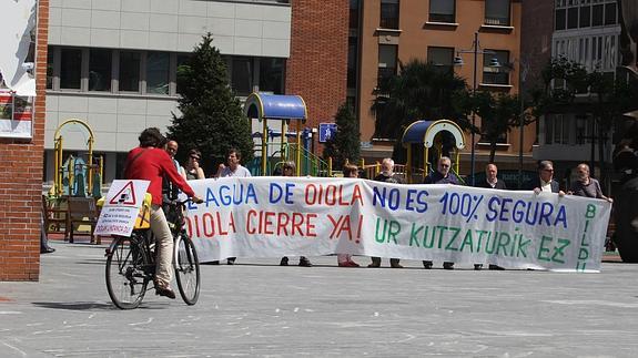 Vecinos de Barakaldo en una concentración celebrada en 2013 por el cierre del Oiola.