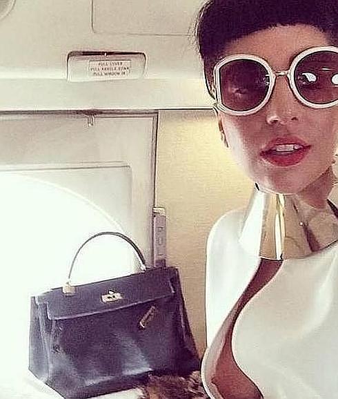 Lady Gaga enseña un pezón en Instagram 