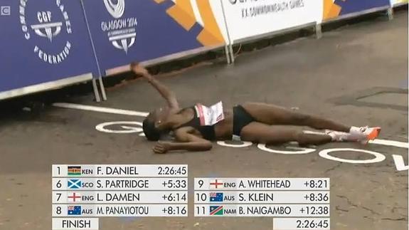 La llegada de la atleta de Namibia, Beata Naigambo.