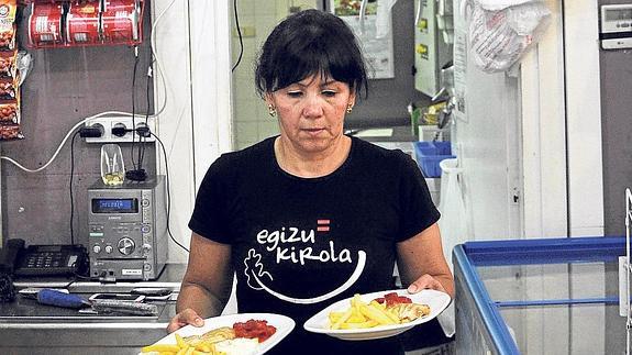 Marina trabaja desde hace 10 años en El Fango.