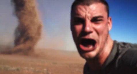 Terry Tufferson frente al tornado. 