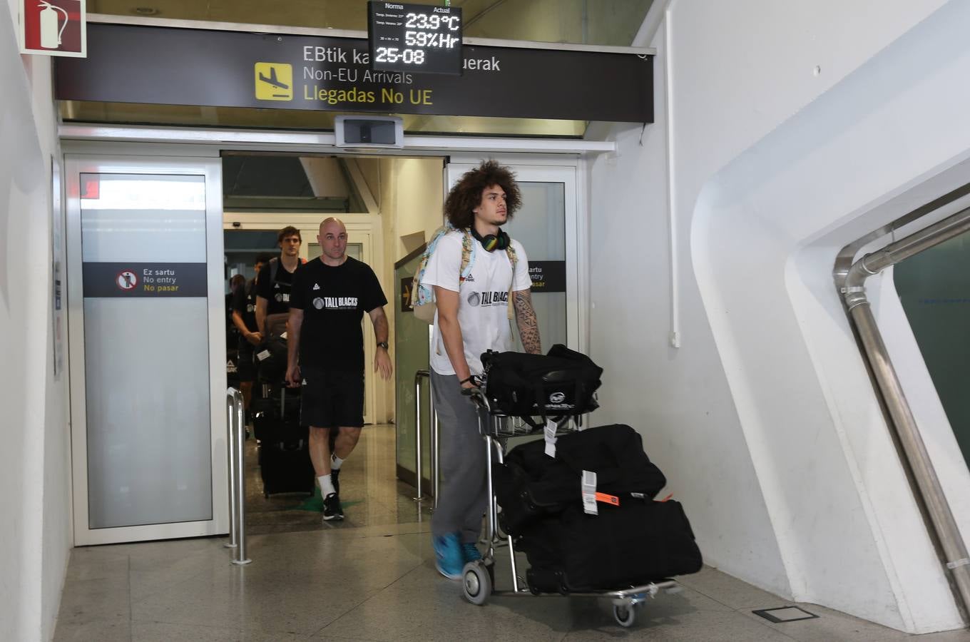 Los 'kiwis' llegando al aeropuerto de Bilbao 