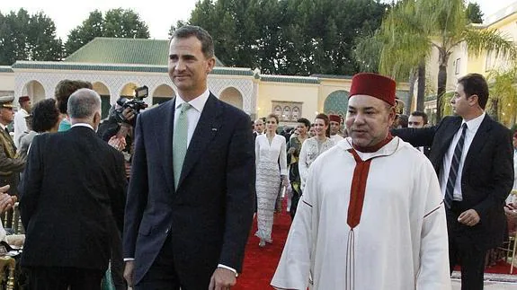 El Rey Felipe VI, junto a Mohamed VI, rey de Marruecos.