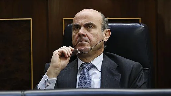 El ministro de Economía y Competitividad, Luis de Guindos, deberá esperar para ser designado nuevo presidente del Eurogrupo.
