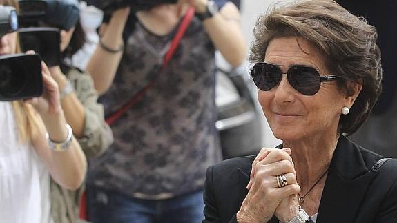 La viuda del banquero agradece las muestras de cariño. 