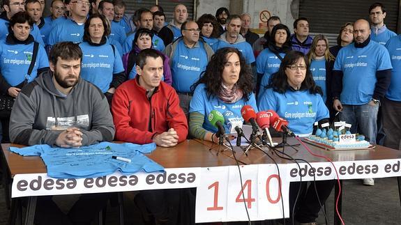 Los trabajadores de Edesa, durante una rueda de prensa de marzo. 