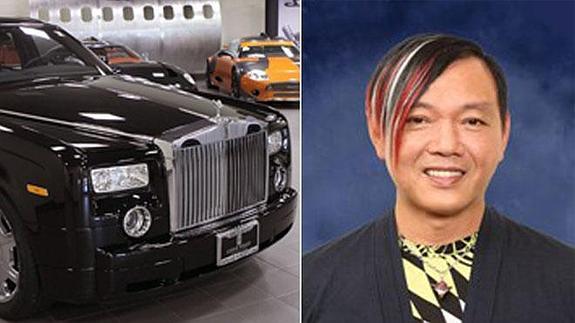 El empresario del sector del lujo Stephen Hung y un modelo del Roll Royce Phanton.