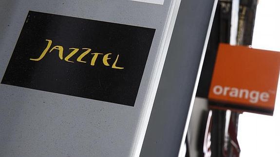 Los logos de Jazztel y Orange.