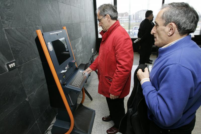 Punto de actualización del DNI en la comisaría de la Policía Nacional. 