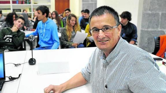 Iñigo Irizar durante la charla con los alumnos. 