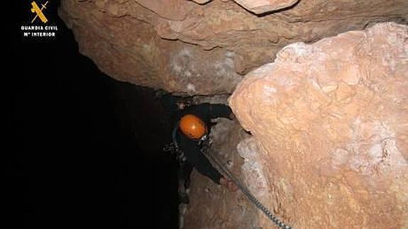 Imagen del rescate efectuado por la Guardia Civil. 
