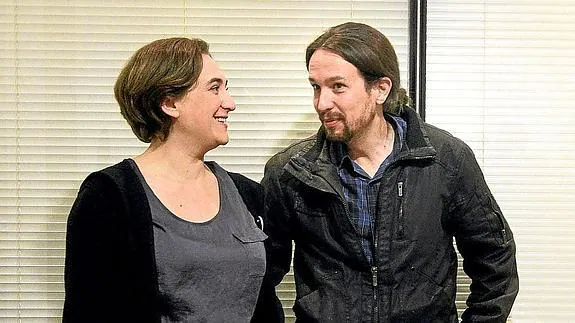Ada Colau y Pablo Iglesias, durante la reunión que mantuvieron el lunes en Barcelona.