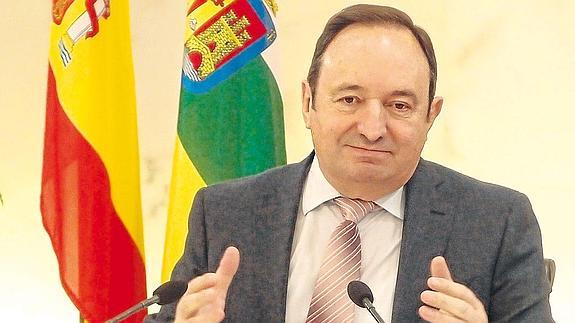 Pedro Sanz, durante su intervención ayer en el Palacio de Gobierno.