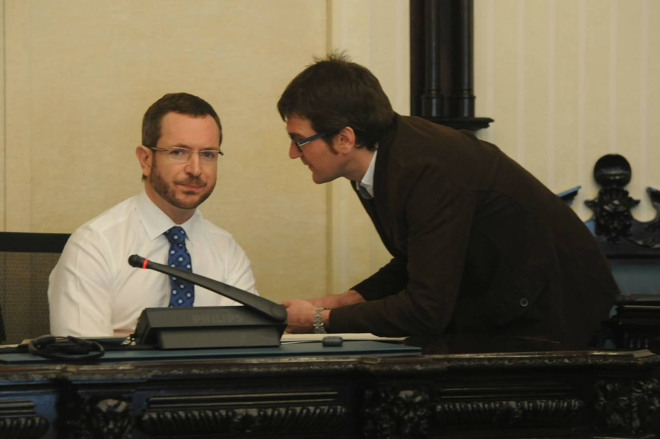 Maroto y Urtaran dialogan en un Pleno