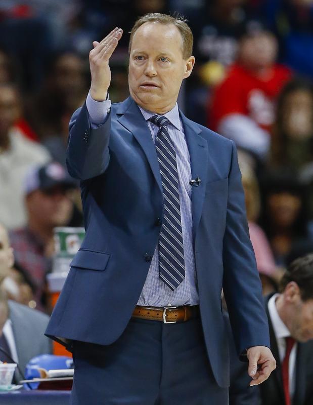 Mike Buldenhozer, entrenador de los Hawks, fue asistente de Popovich en los Spurs