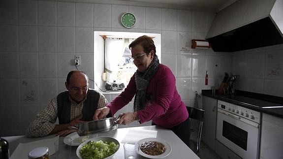 Elvira y Txomin, dos de los afectados por el apagón.