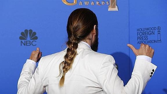 Jared Leto lució trenza en los pasados globos de oro.