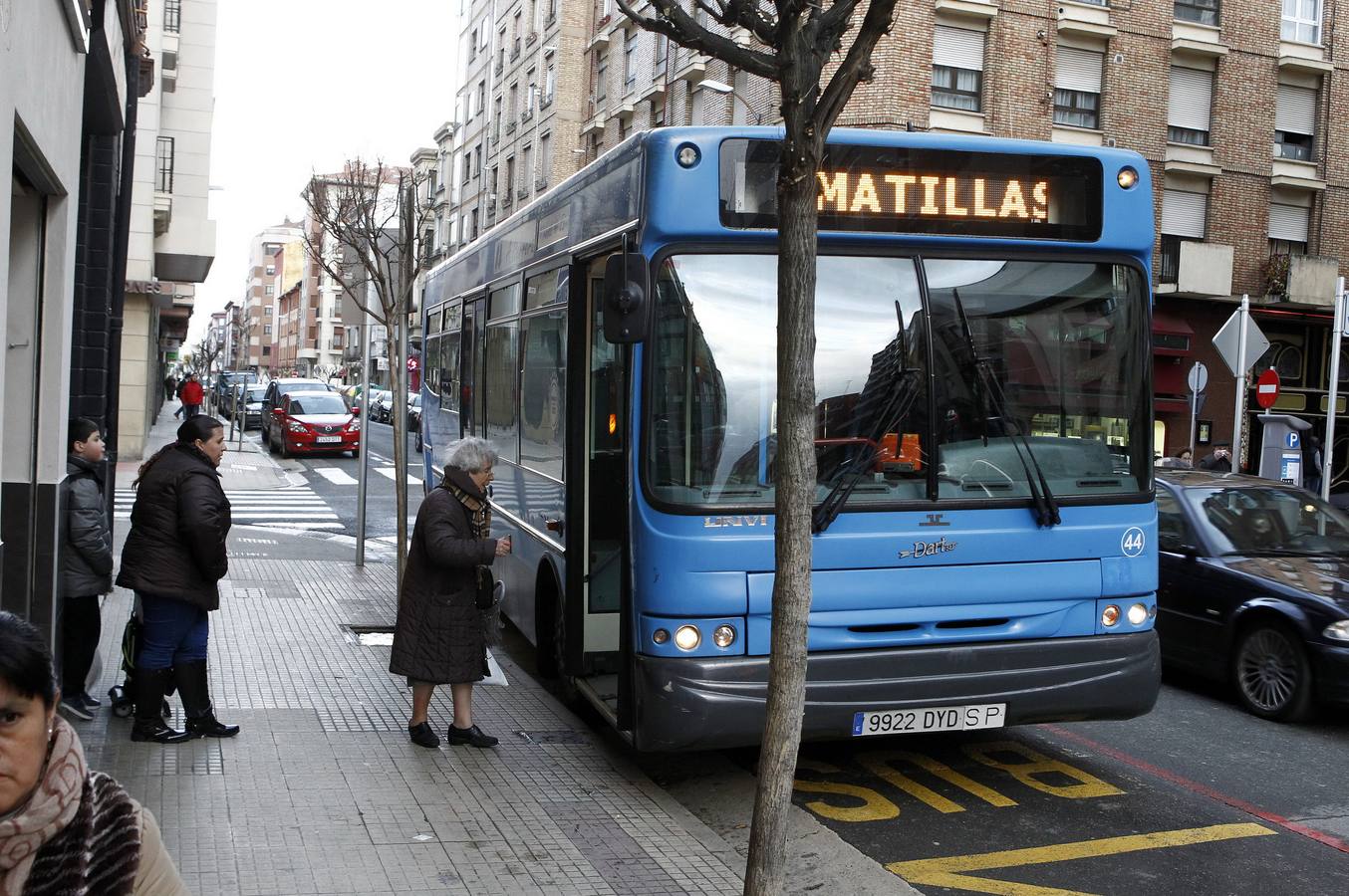 Autobús urbano que cubre la Línea 2, entre el Polideportivo de Anduva y el barrio de Las Matillas. 