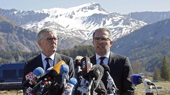 El presidente de Lufthansa, Carsten Spohr, y el de Germanwings, Thomas Winkelmann.