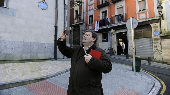 Aburto y "el famoso cuaderno rojo". 