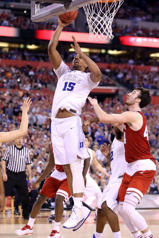 Okafor encesta ante Kaminsky