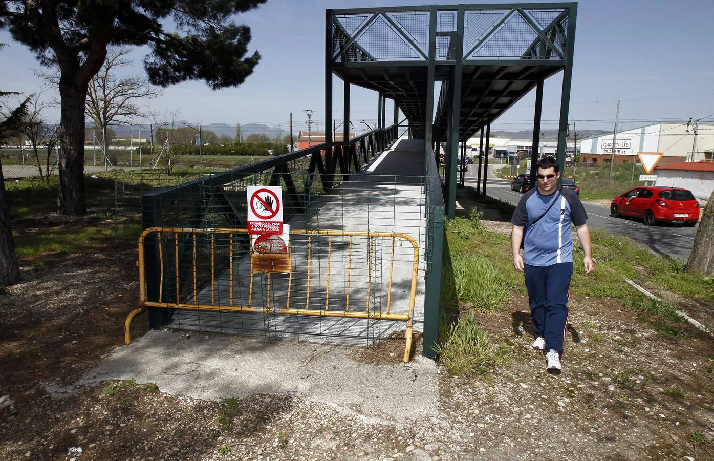 PROHIBIDO EL PASO A TODA PERSONA AJENA A LA OBRA