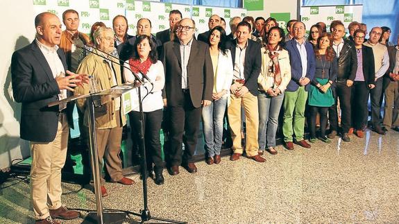 González de Legarra explicó las líneas maestras de su candidatura, junto a los integrantes de la lista del PR+.